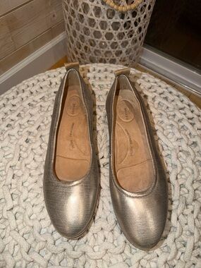 Brioso Metallic Gold Ballet Flats Size 8.5 New